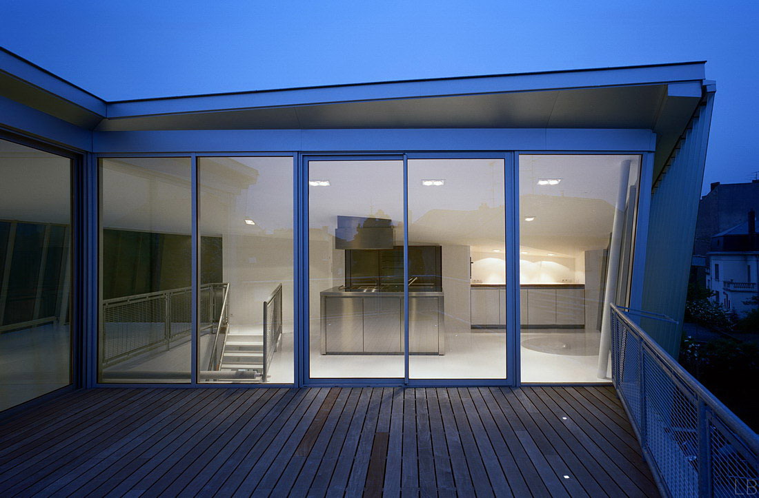 法国蒂永维尔玻璃木板住宅-35