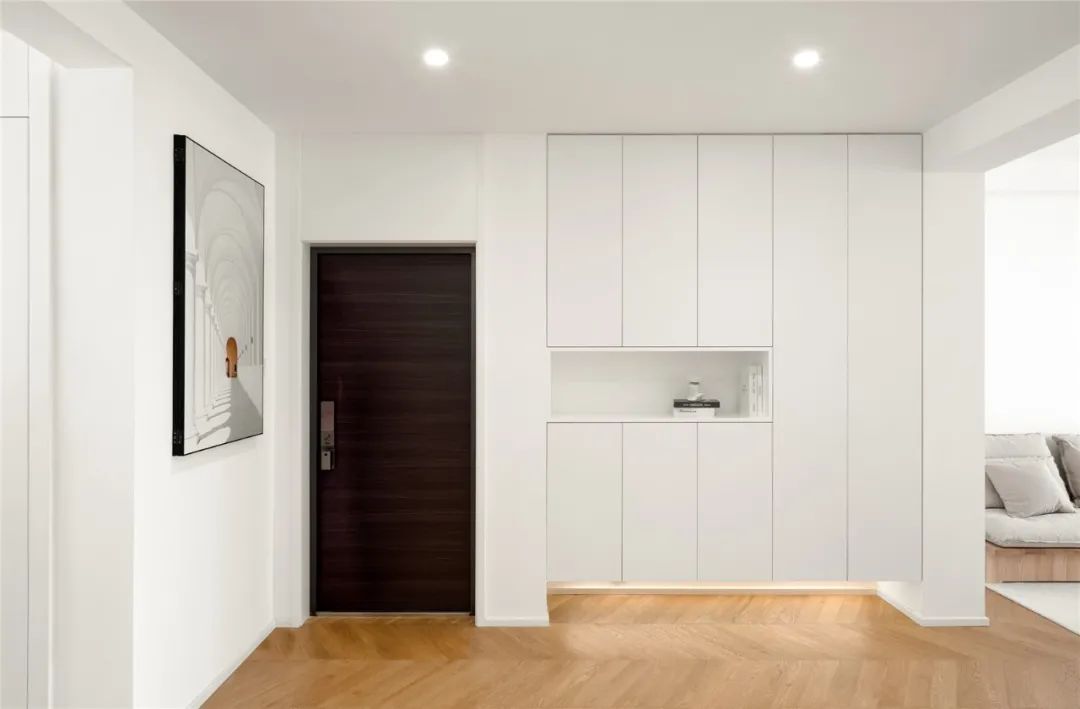 纯白++木色,打造舒适惬意的顶楼复式丨中国南京丨山舍建筑设计-2