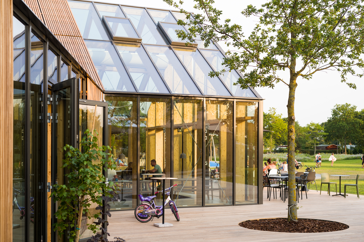 荷兰 De Klepperstee 公园中央建筑丨Vakwerk 建筑师事务所-18