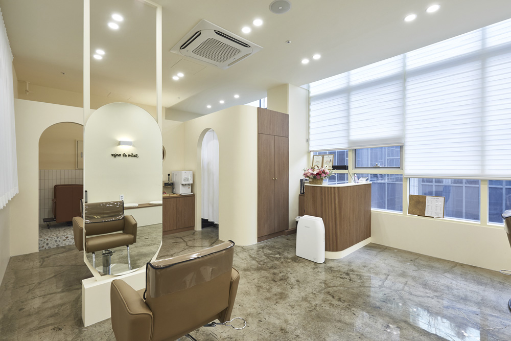 白色与木质，打造现代美容空间的典范-3