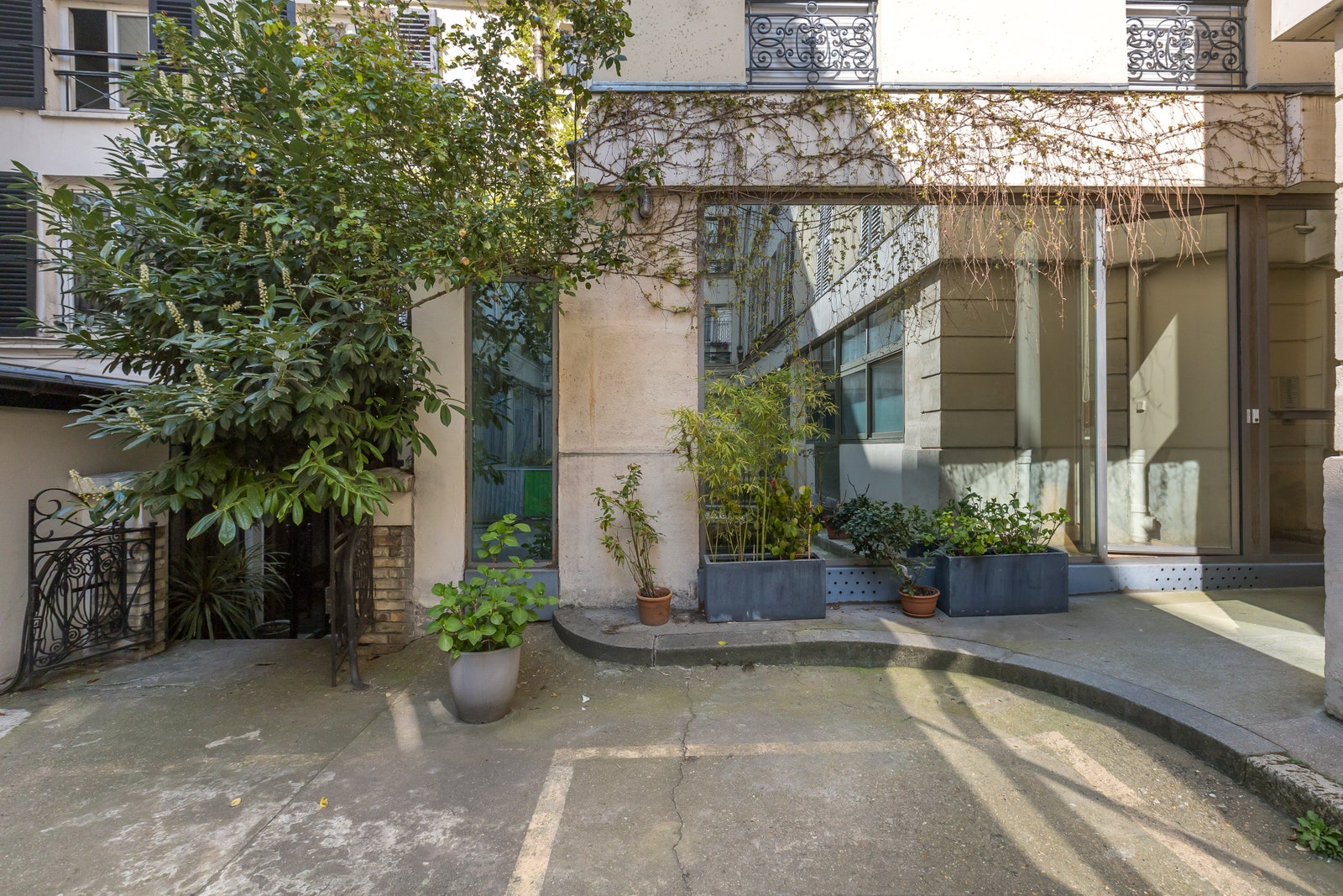 巴黎圣马丁运河旁,Jean Nouvel 设计的 144 平米 loft 公寓出售-11