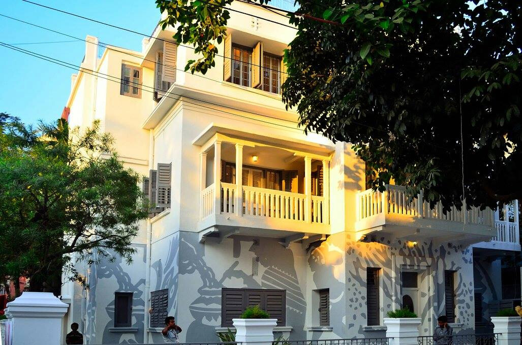 色彩碰撞的印度传统艺术酒店设计-7