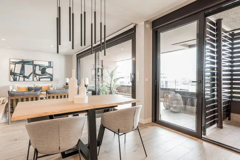 西班牙木质设计公寓,打造温馨现代生活空间-4