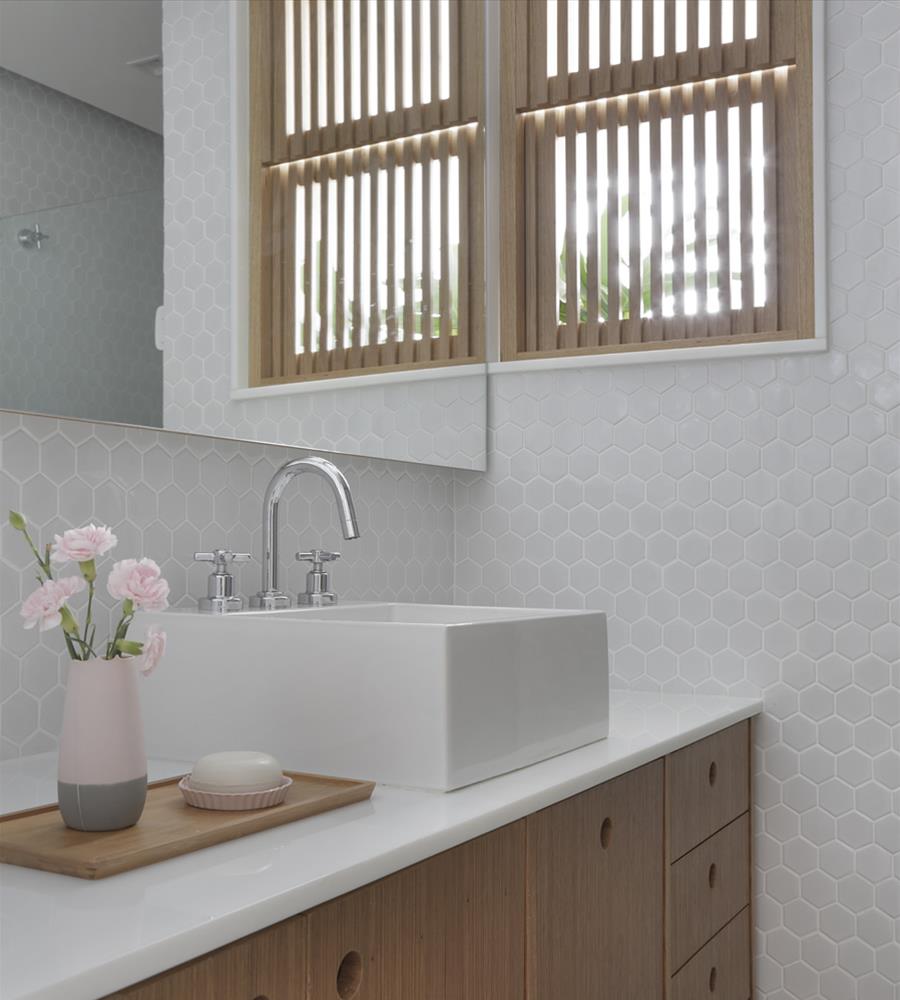 灰黑木质公寓 | 现代简约与自然光线的完美结合-10