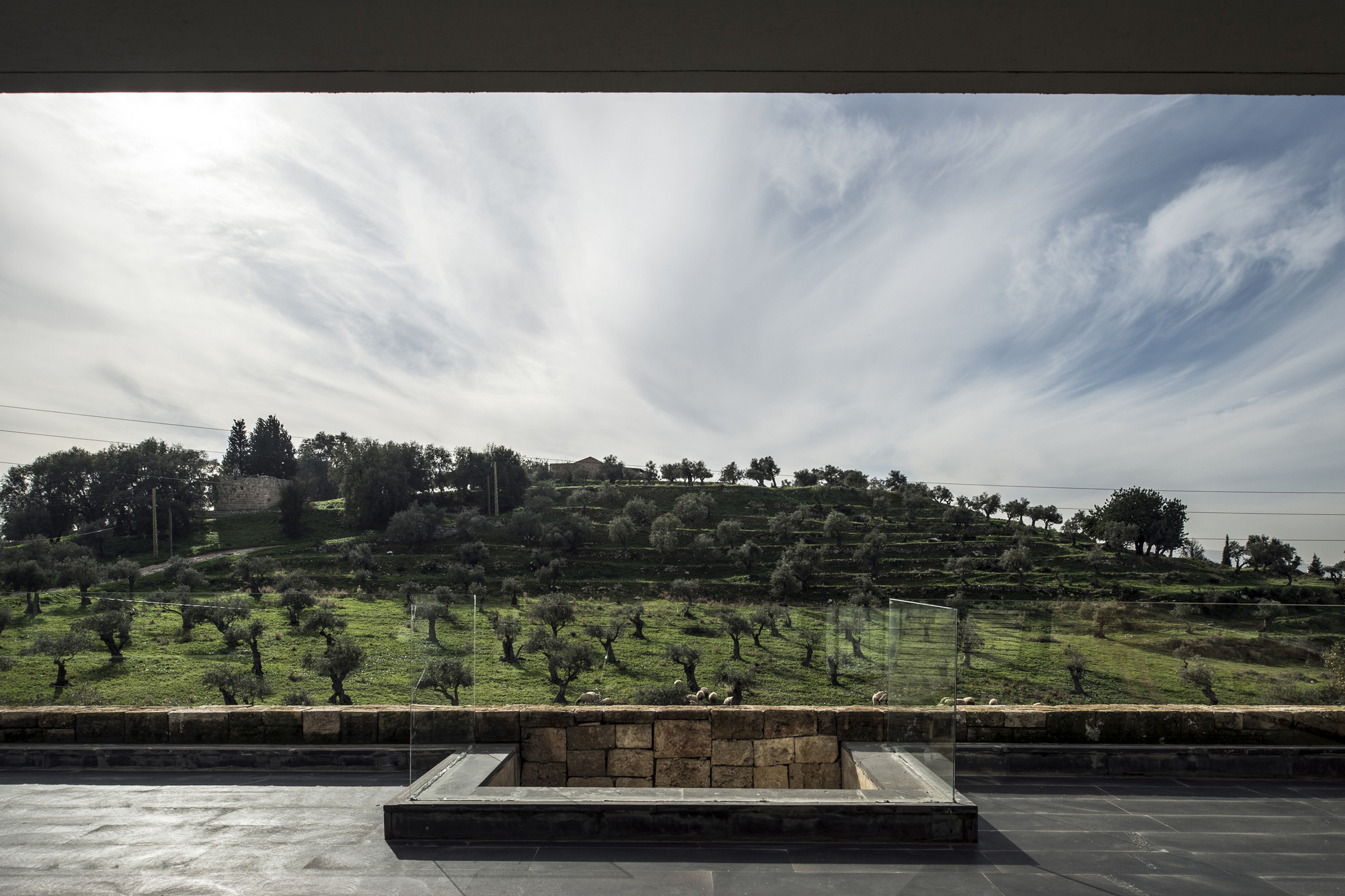 黎巴嫩兹加尔塔别墅 | 地中海风情与环保设计的完美结合-19