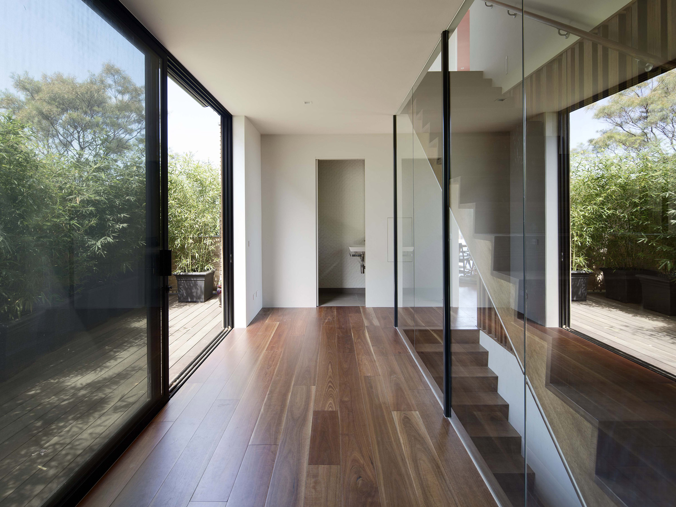 墨尔本线性庭院住宅 | “起伏锌板屋顶”营造自然美景-17