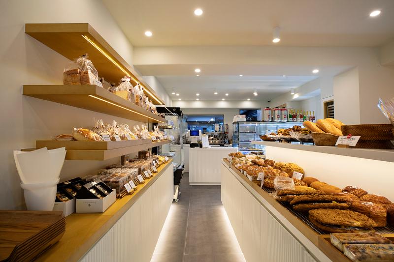 简约白调的面包店设计-12