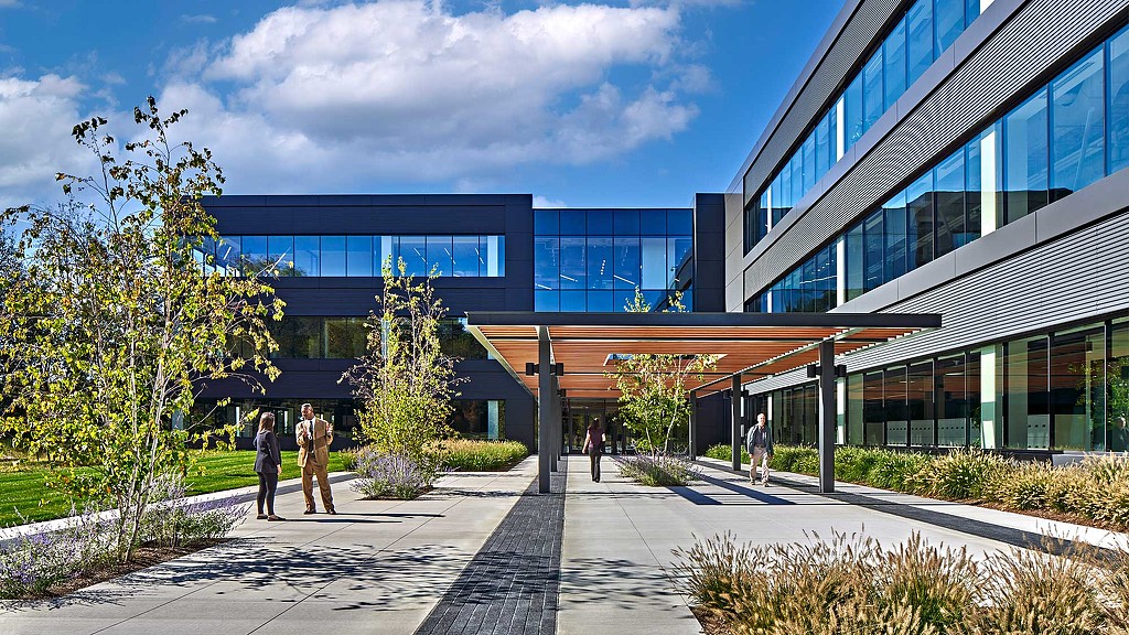 梅赛德斯· 奔驰金融服务中心-7