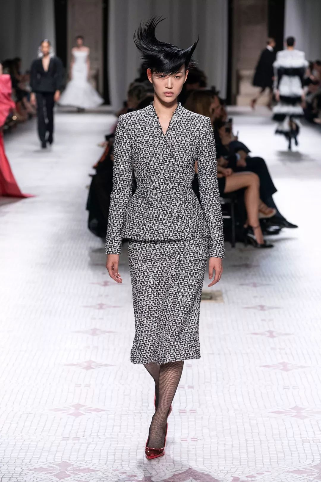 激进贵族的硬核高订 | Givenchy 2019 秋冬高级定制系列-76