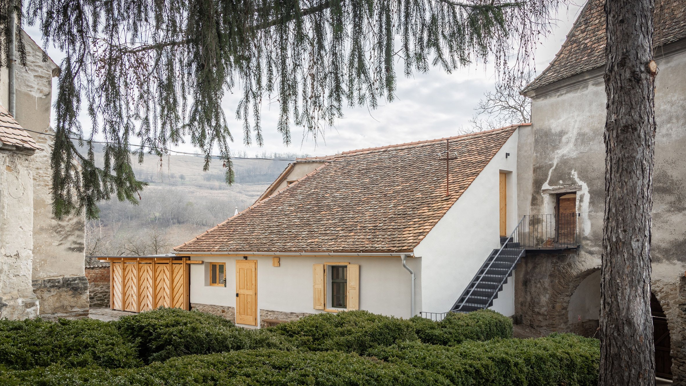 Modul 28 transforms fortified church in Transylvania into guesthouse-0