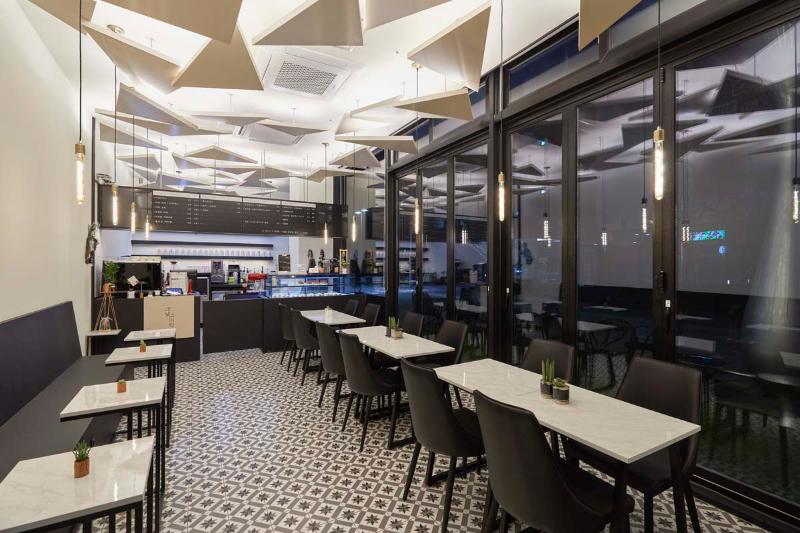 光影黑白咖啡馆 | 极简空间的温馨魅力-5