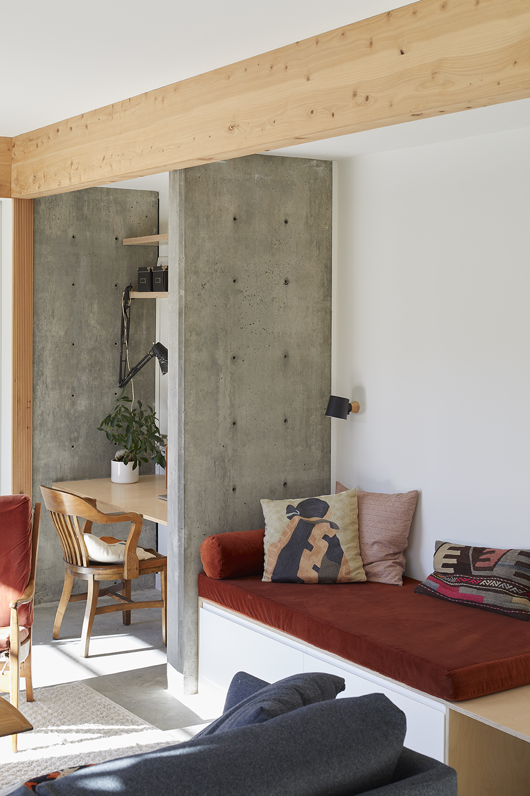 豪特博……拼贴式建筑

注：Hotbo可能是特定的名称，因缺乏更多背景信息只能音译；· ·这里保留原样，不清楚其确切含义 -20