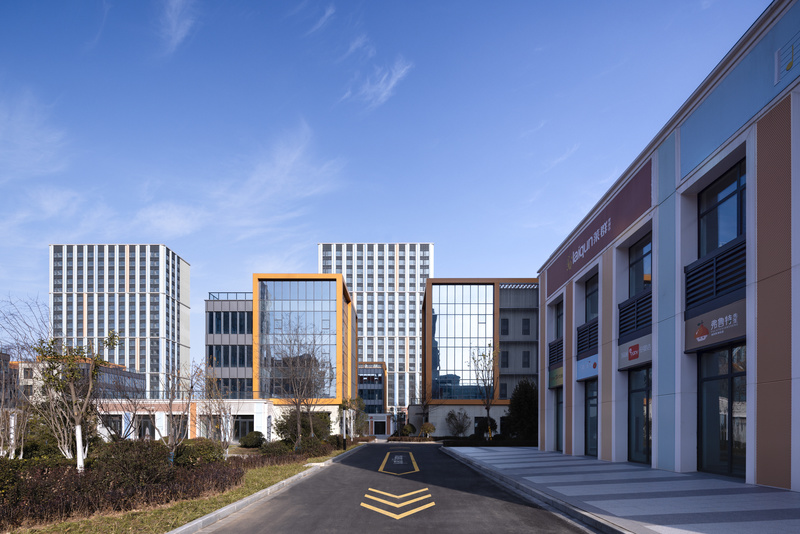 产业社区破局之路 · 智慧化,多元化,形象引领丨中国丨三益-119