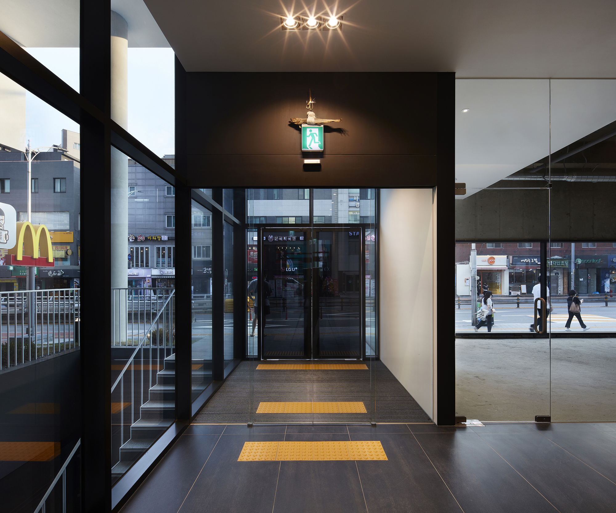 Triplet Code Imun Neighborhood Facility / L'EAU design-29