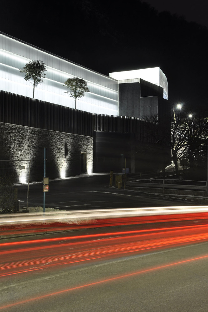 工厂重生 | 简约几何有机体,多变发光立面-48