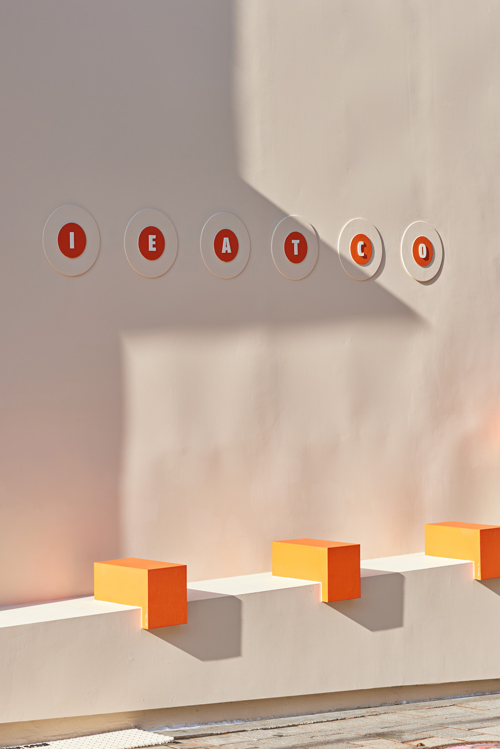 极简风格的咖啡厅室内设计-12