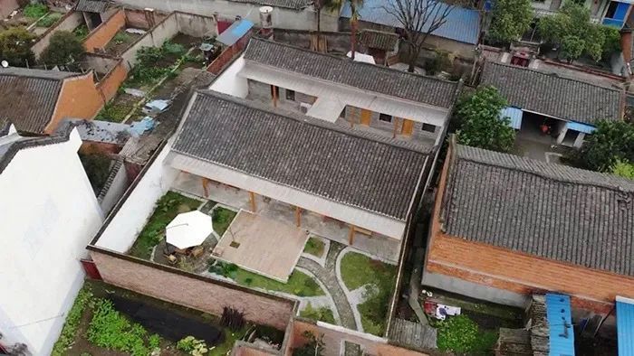 11 个陌生人同居 3 年,私生活首次曝光 | 看似佛系,实则野心勃勃-128