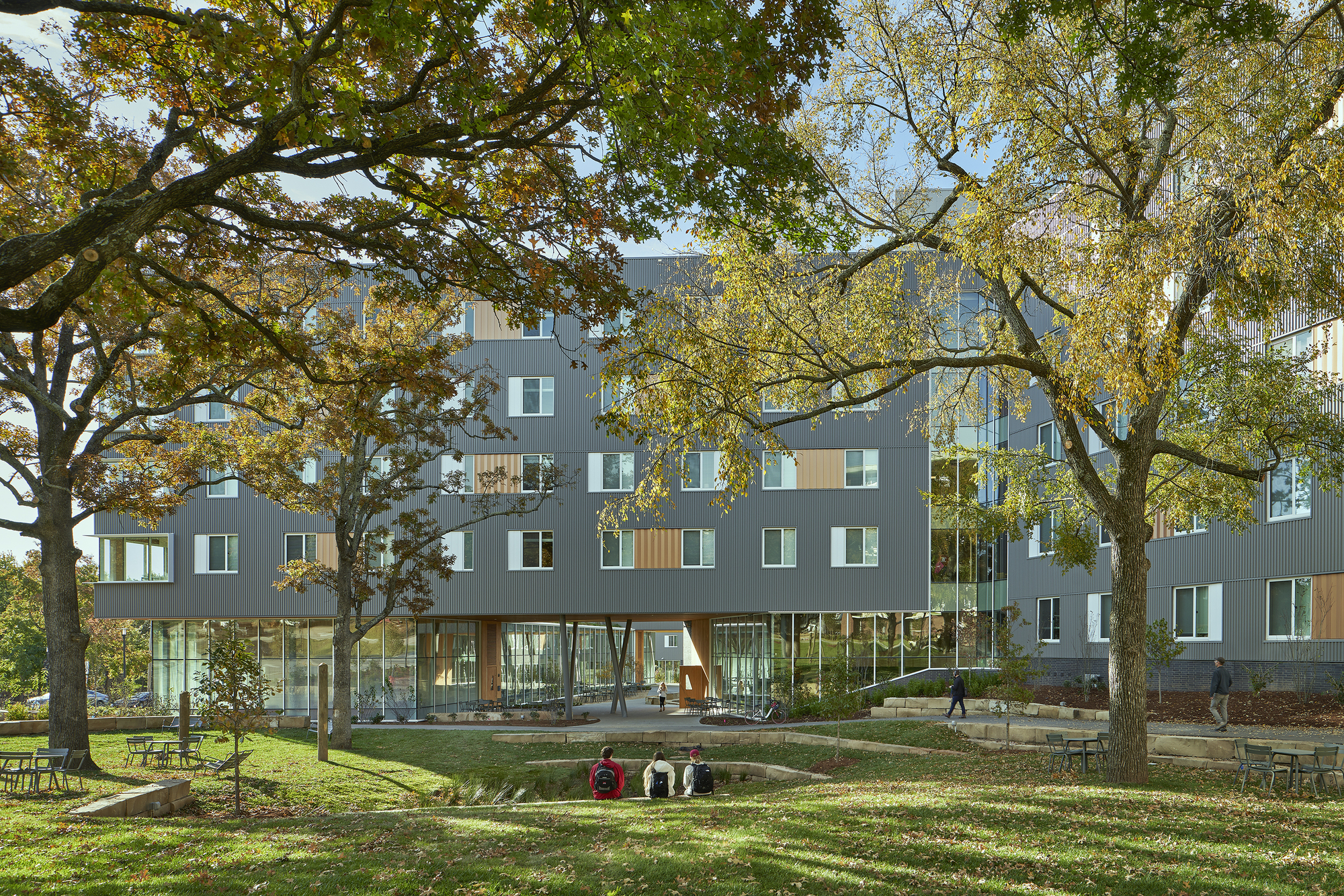 Adohi Hall / Leers Weinzapfel Associates + Modus Studio + Mackey Mitchell Architects + OLIN-25