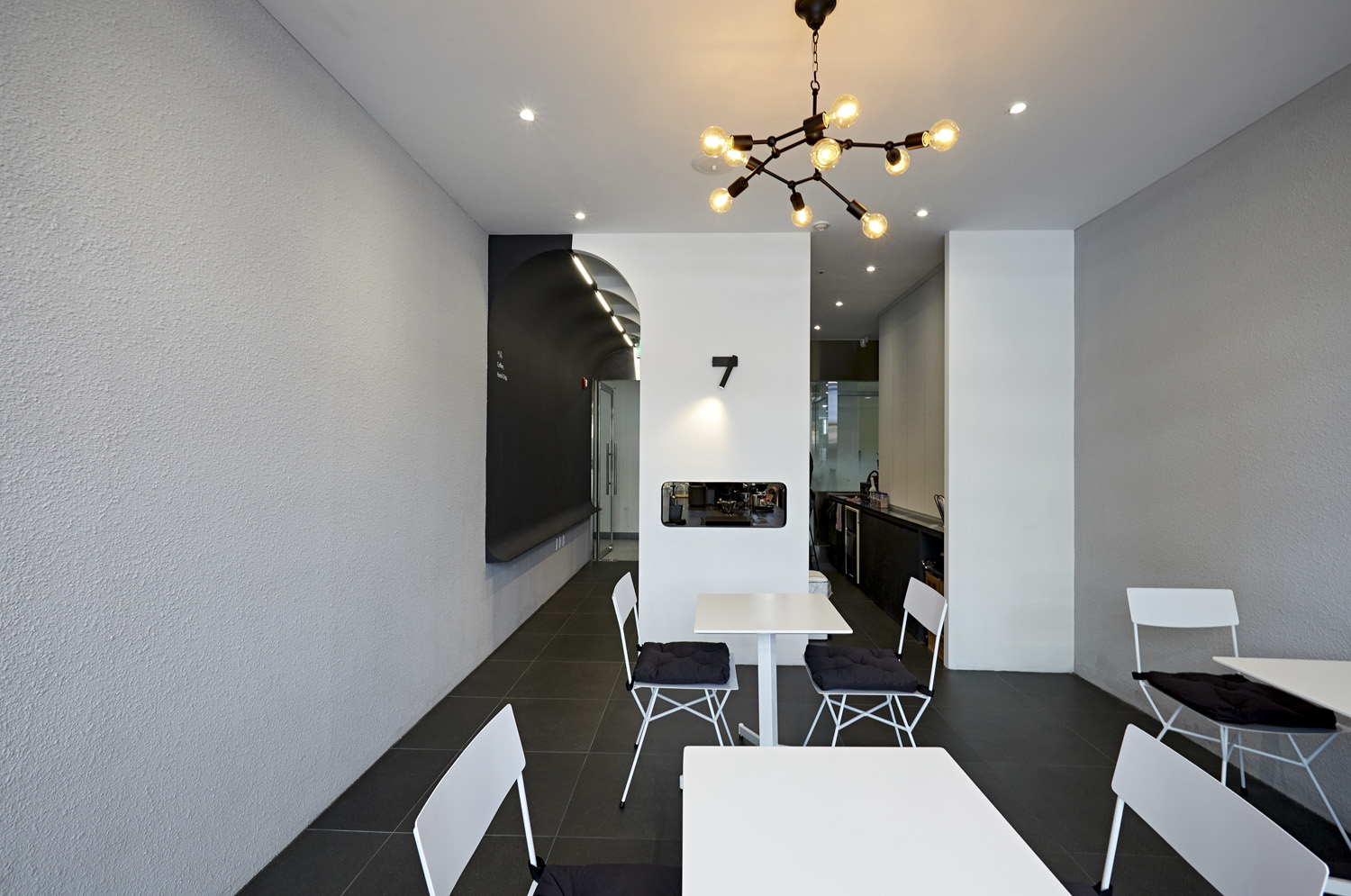 10 坪极简咖啡厅 | 素雅氛围的温馨空间-3