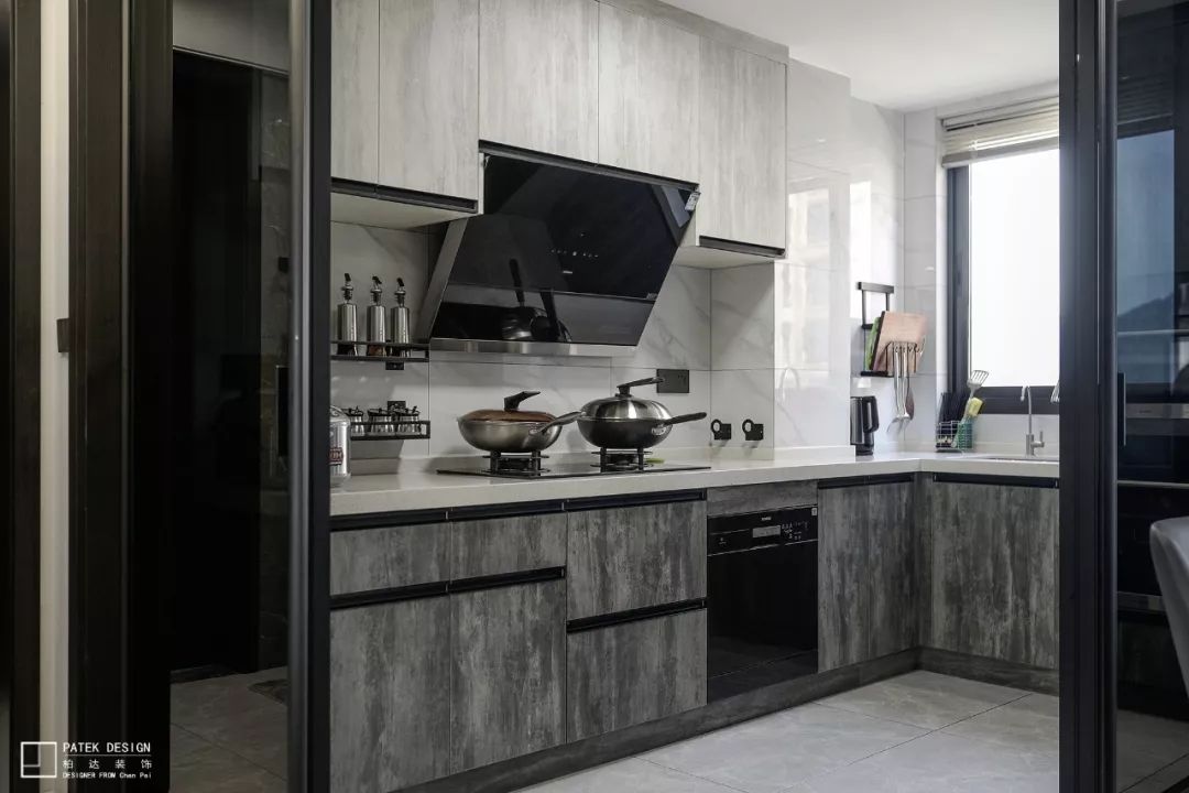 中央湖公馆 140㎡极简黑金家居,低调华丽尽收眼底-27