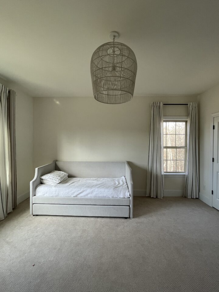 用墙饰条打造卧室特色墙-2