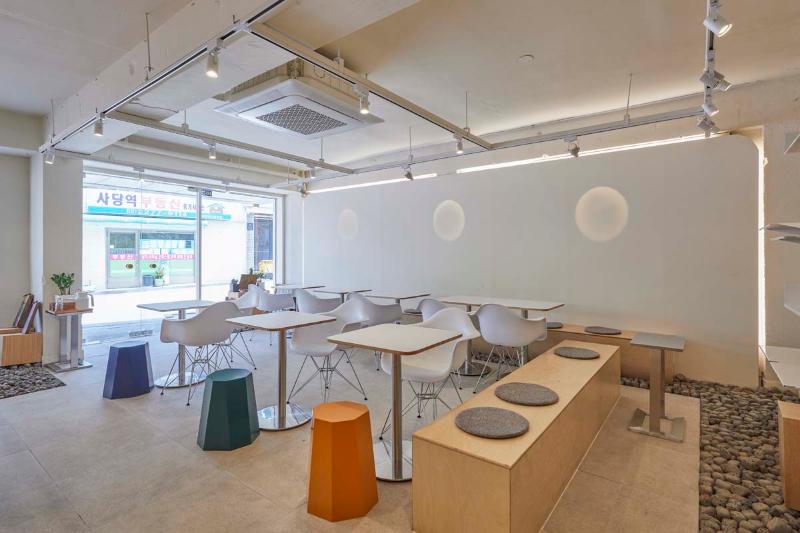 20 平米温馨甜品咖啡厅，打造温暖空间-12