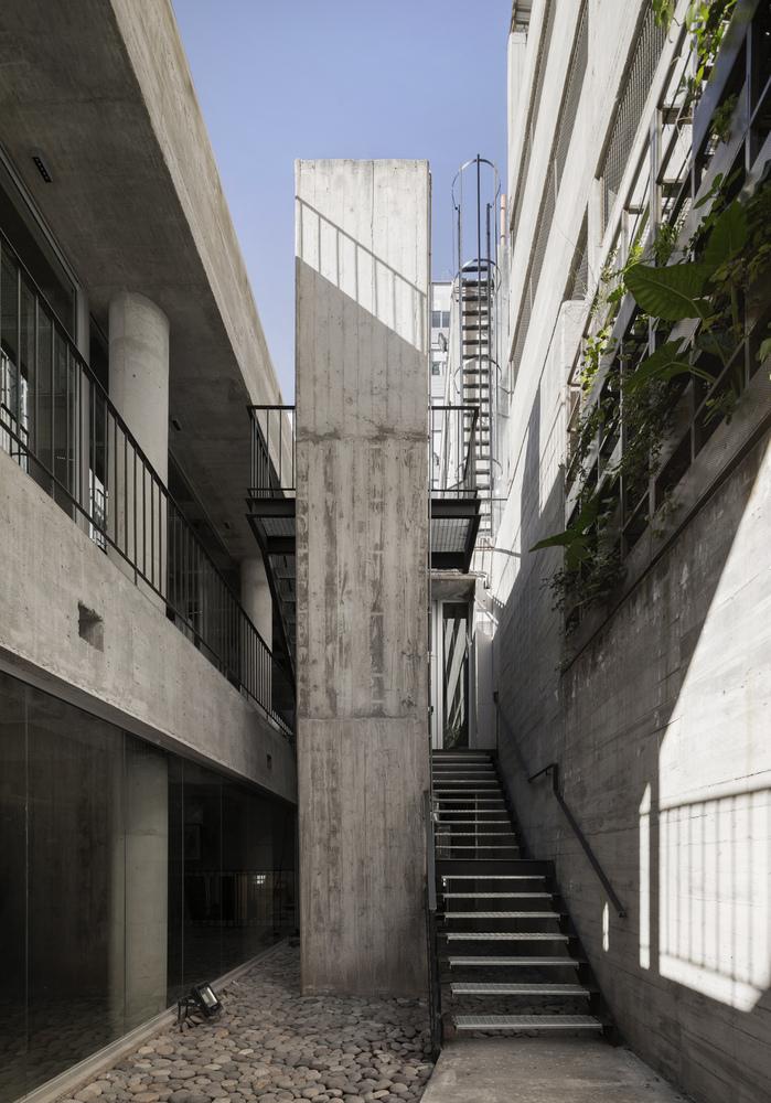 阿根廷建筑师协会总部 · 混凝土与绿意的共生-69