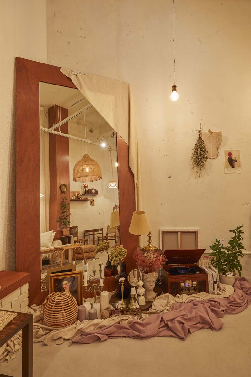 25 平米温馨咖啡馆，打造小空间大设计的典范-17