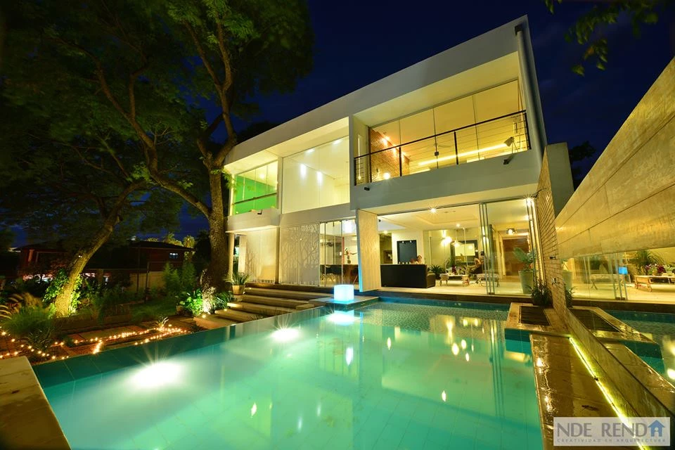 简约纯白住宅,融入自然的美感与功能-12