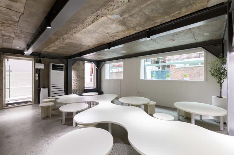 潮流感知下的 14 平米咖啡馆设计-2