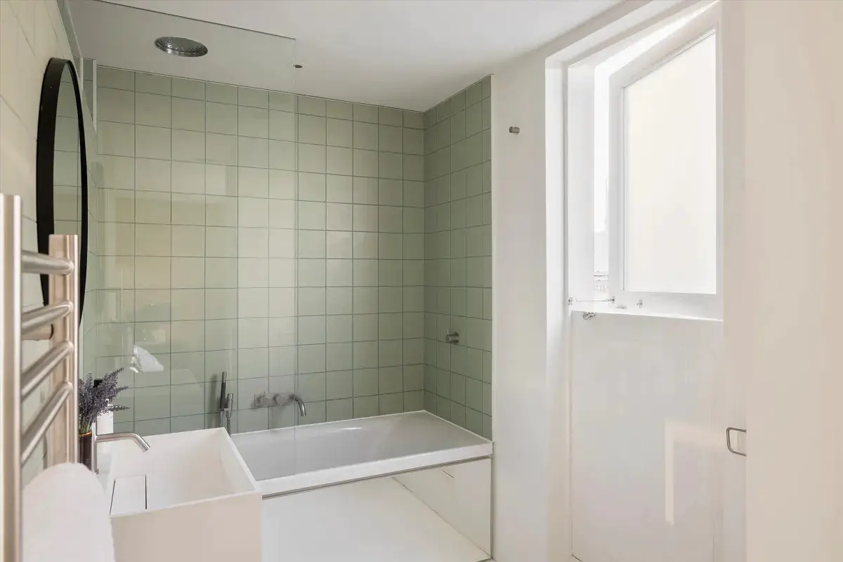 伦敦经典黑色砖石别墅 | 浪漫电影般的家庭空间-12