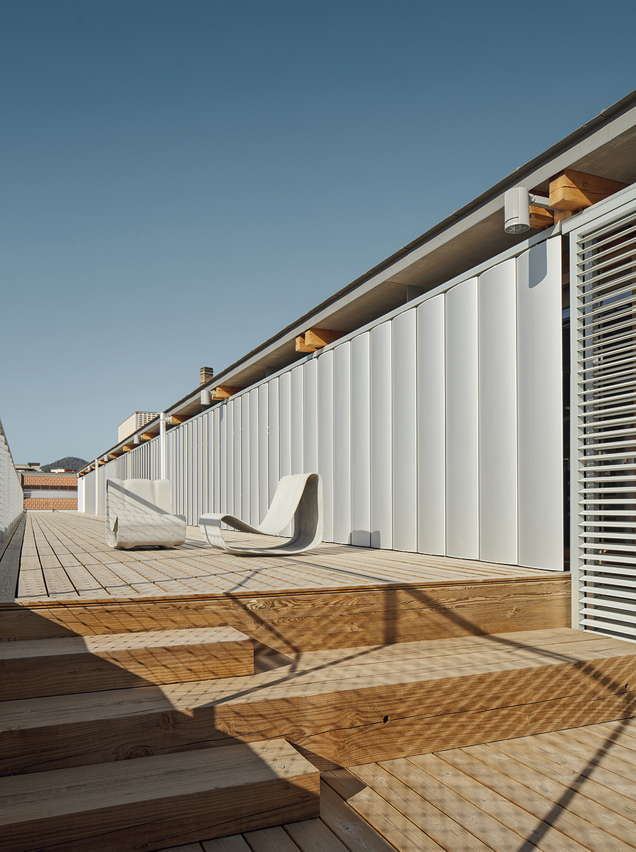 巴塞罗那旧厂房变身图书馆 | 融合历史与现代的创意设计-21