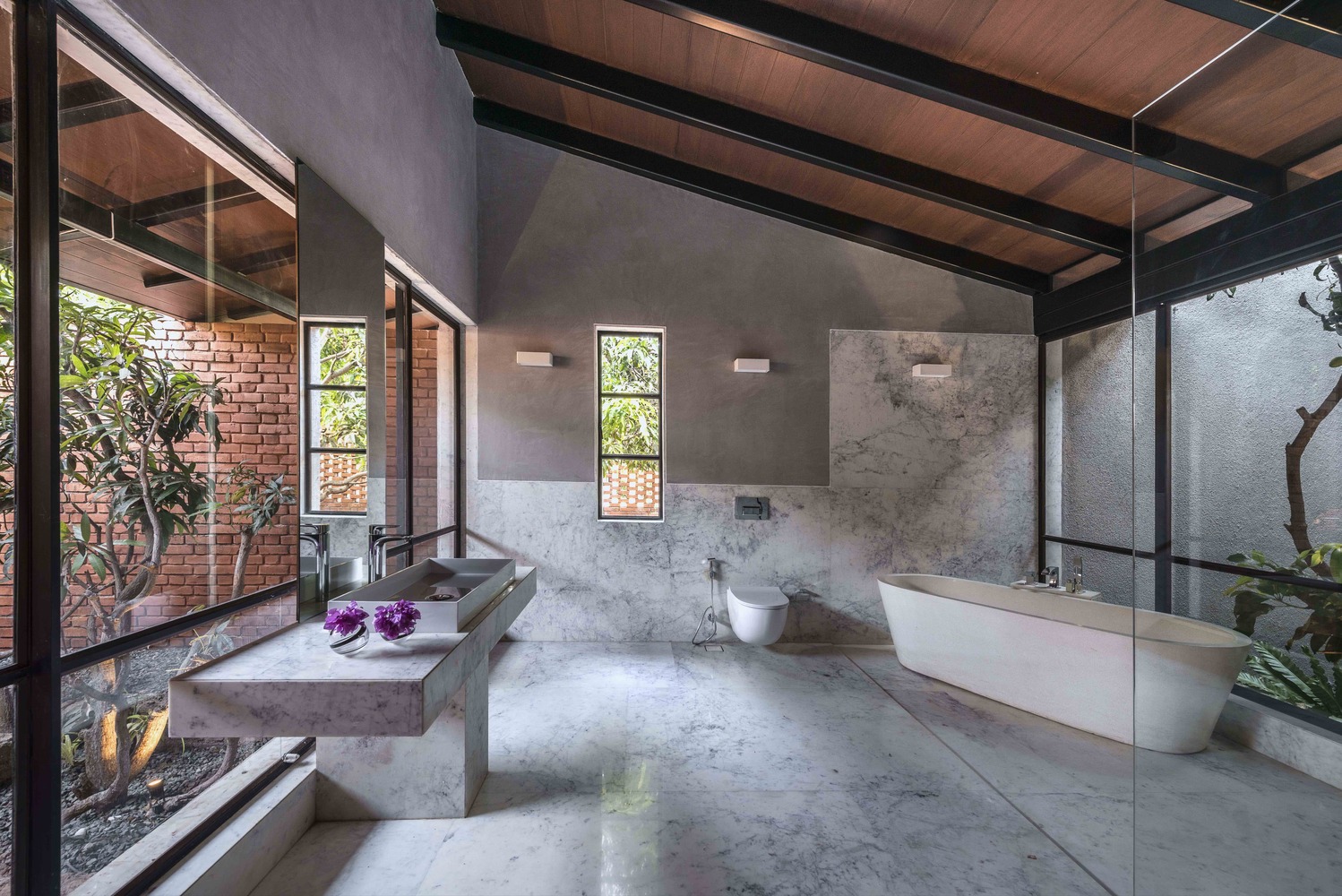 双胞胎别墅 | 红土墙与芒果树的庭院式家园-67