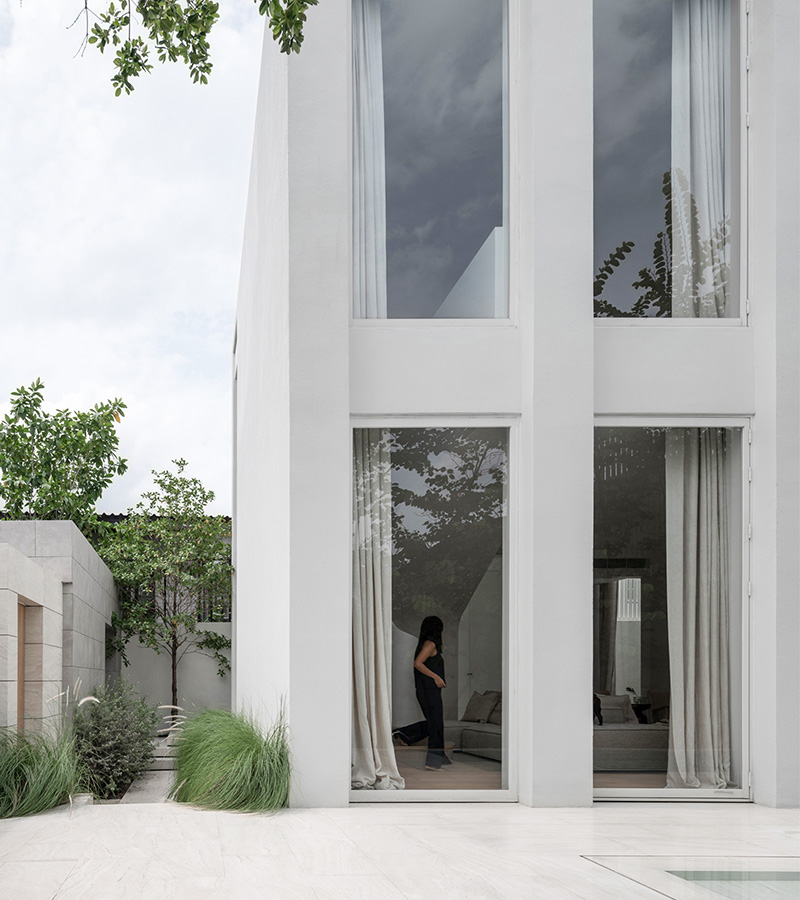 曼谷白色简约别墅，营造海滨度假氛围-2