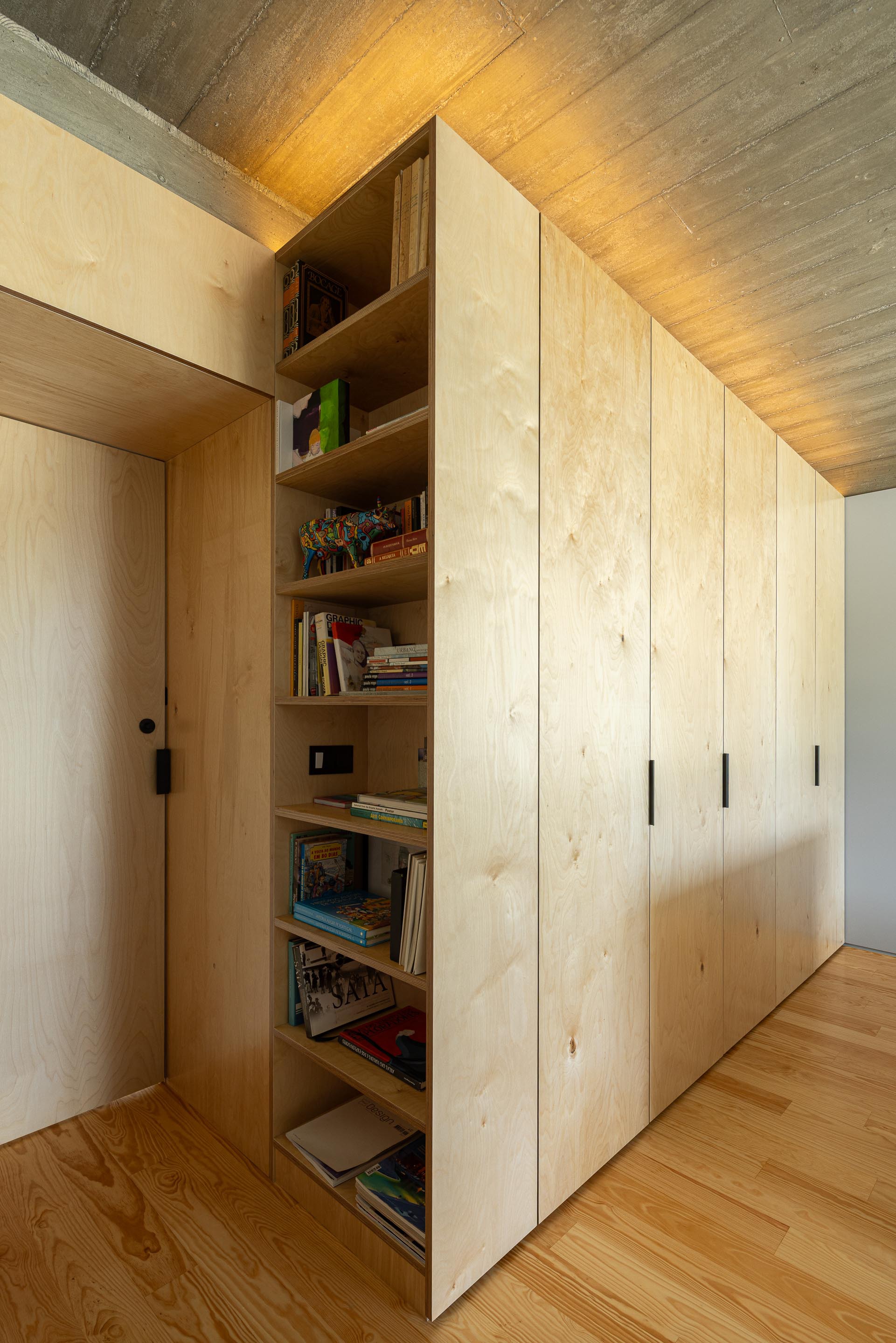 众议院CR（注：CR可能有多种含义，常见的有Continuing Resolution 即持续决议案，但由于缺乏具体语境，无法准确判定CR的意思这里按照信息提供流程，先给出此翻译，若CR有更准确的对应意思，可结合准确语境再次询问） 丨葡萄牙丨SO Arquitetura & Design-52