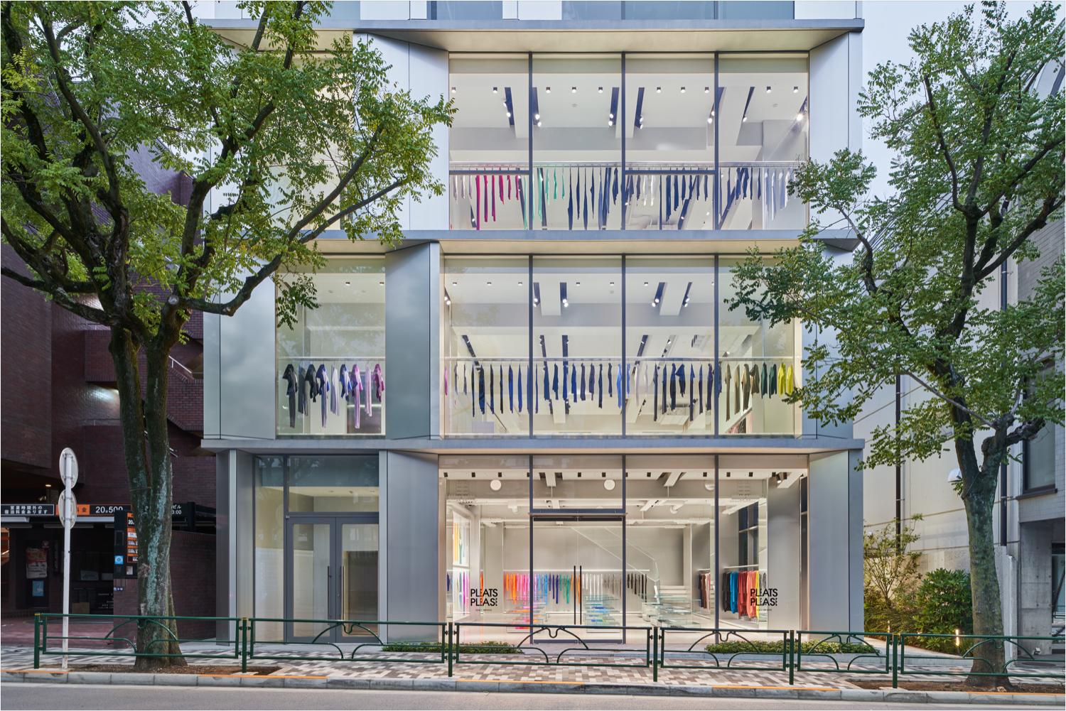 PLEATS PLEASE ISSEY MIYAKE store by Tokujin Yoshioka-8