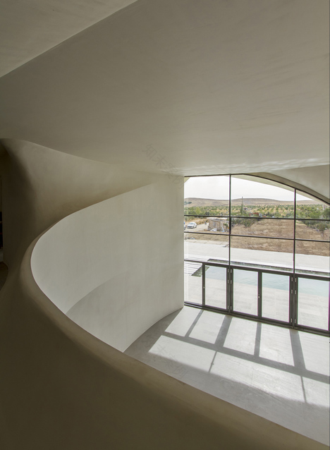 Next Office covers house near Tehran in a curved concrete facade-26