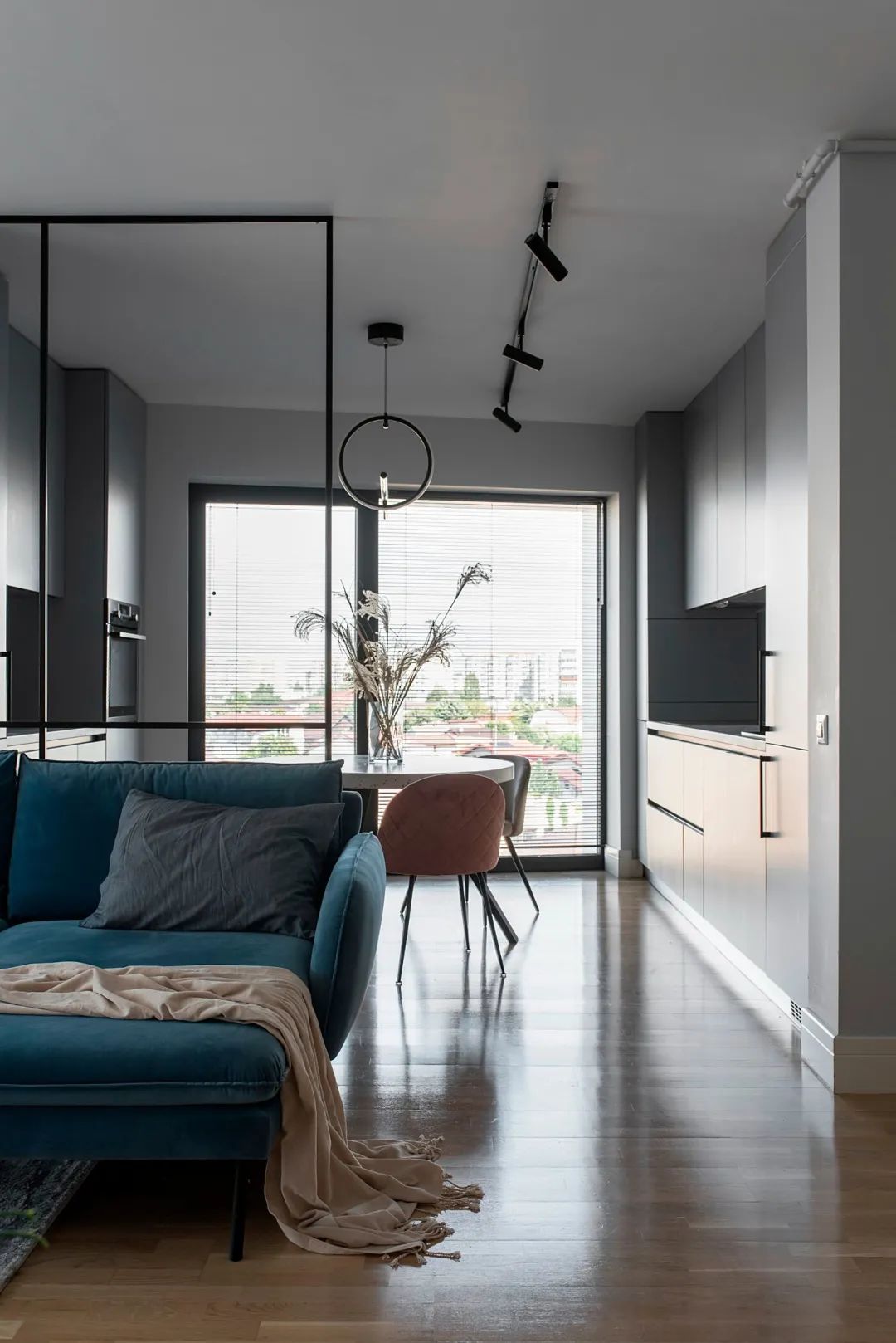 布加勒斯特 CityZen 现代简约出租公寓设计-13