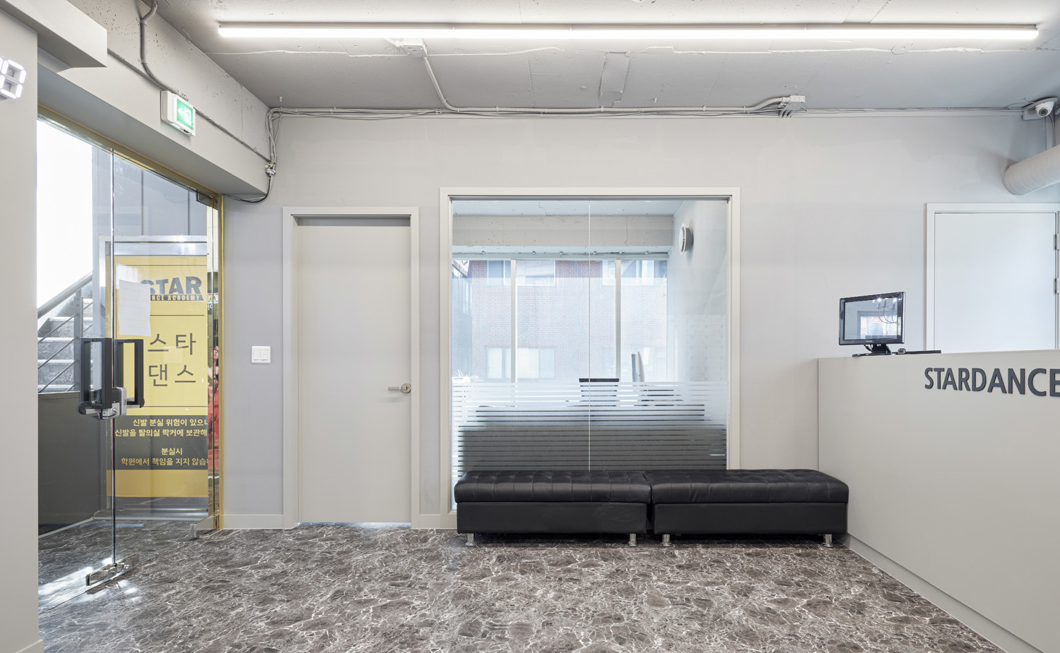 "韩国 Star 舞蹈学院 | 极简干净的 35 平米舞蹈教室设计"-14