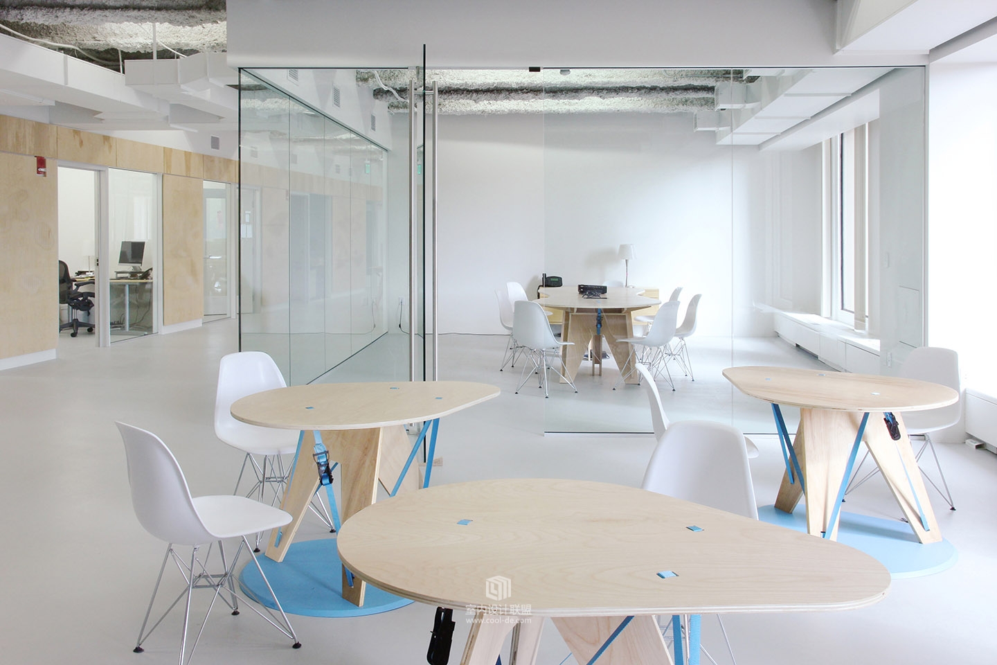 连家具都自己做的超简装低碳办公室，波士顿，美国-0