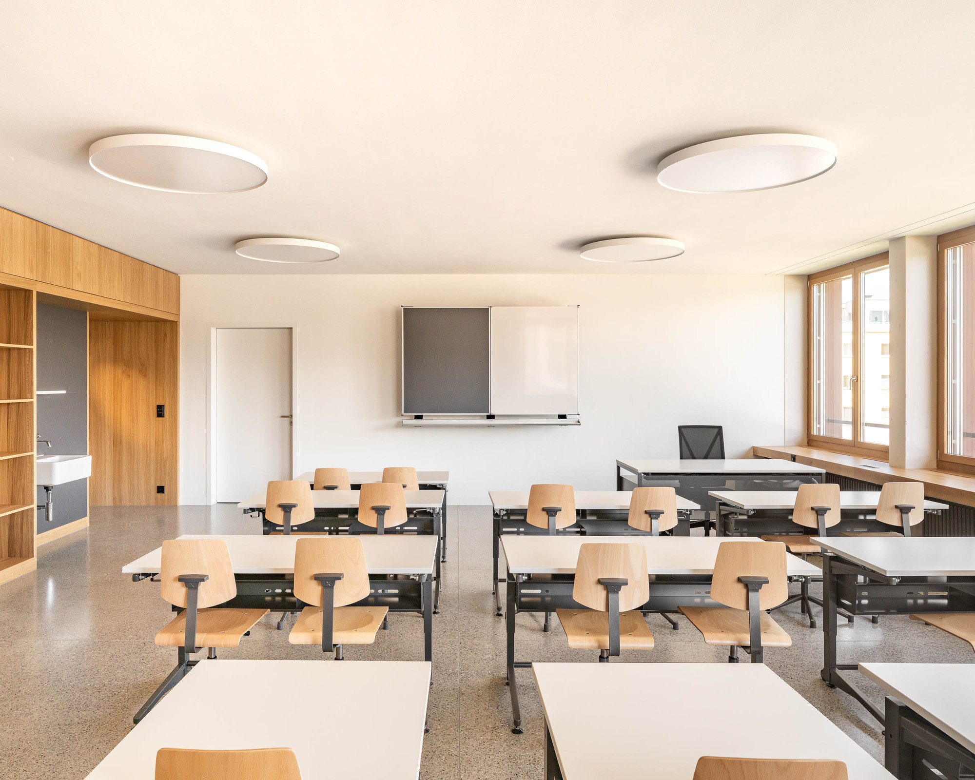 瑞士 Bazenheid 小学教育建筑，灵活教学空间与自然主题户外设施-24