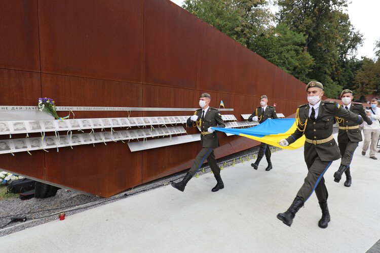 航空英雄纪念装置丨乌克兰利沃夫丨Guess Line Architects-16