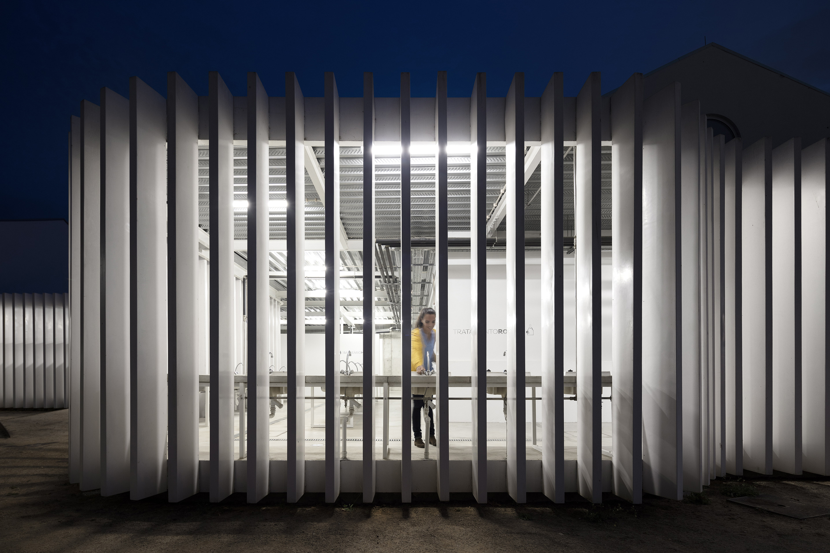 河岸边的有机连通结构-26