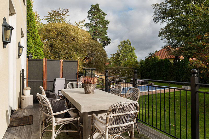 瑞典神秘庄园 | 暗色调的惊艳空间-9