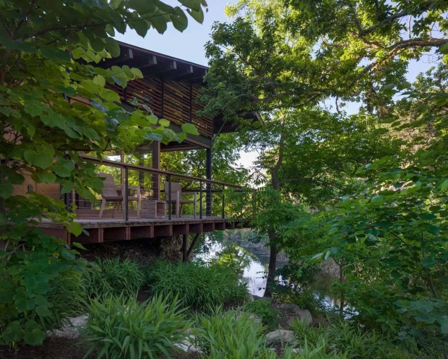 Texas Hill Country ranch home offers a water's edge retreat - One Kindesign-18