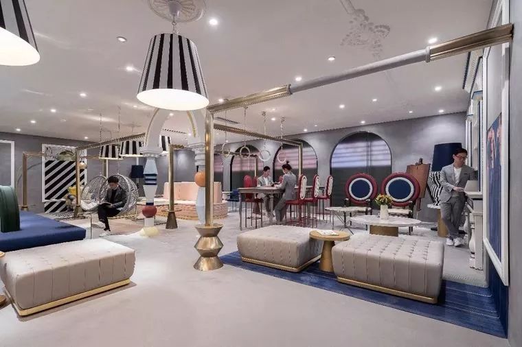 在这个令人惊叹的童话城堡办公室，我愿意天天加班！-58