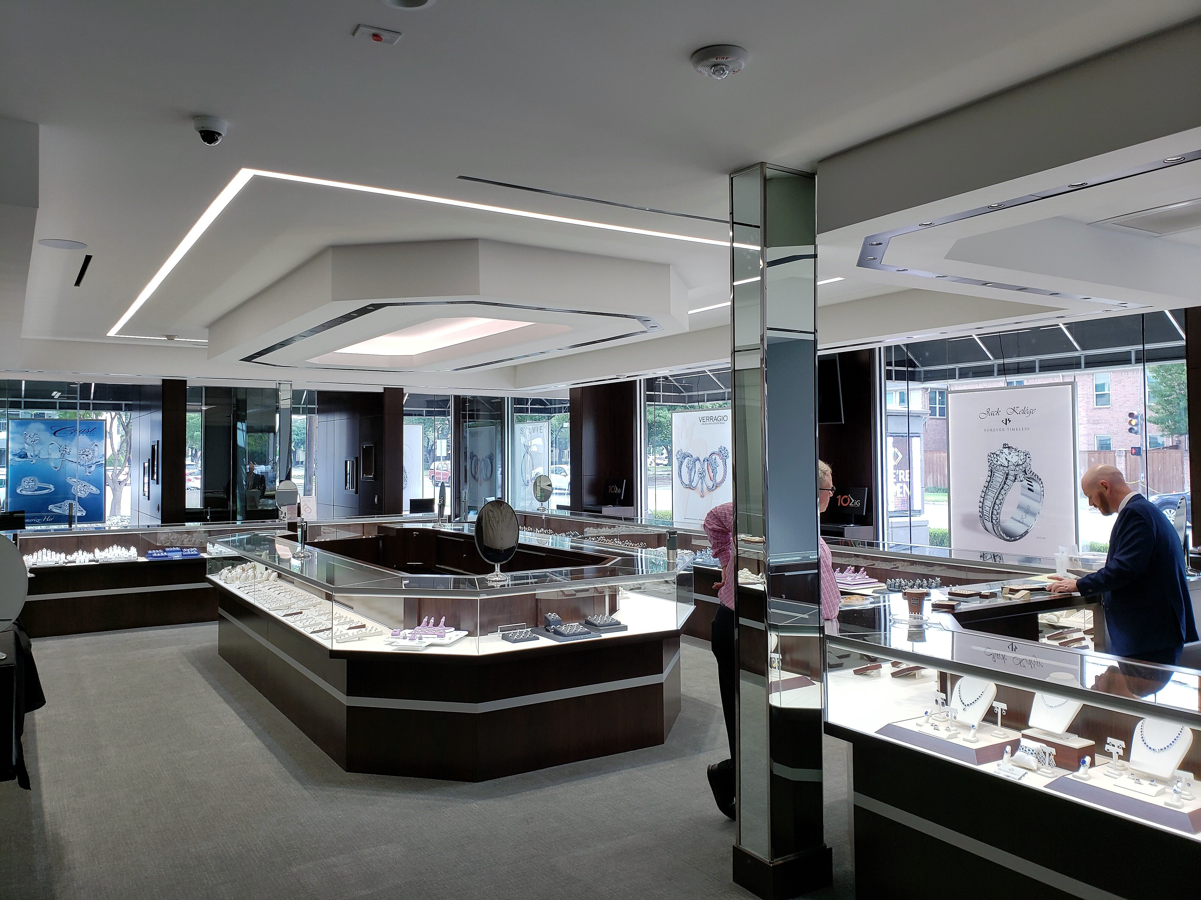2019 年打造的钻石直营零售展厅-4