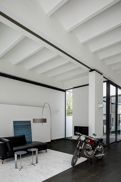 融合古典与工业的三个庭院之家-22