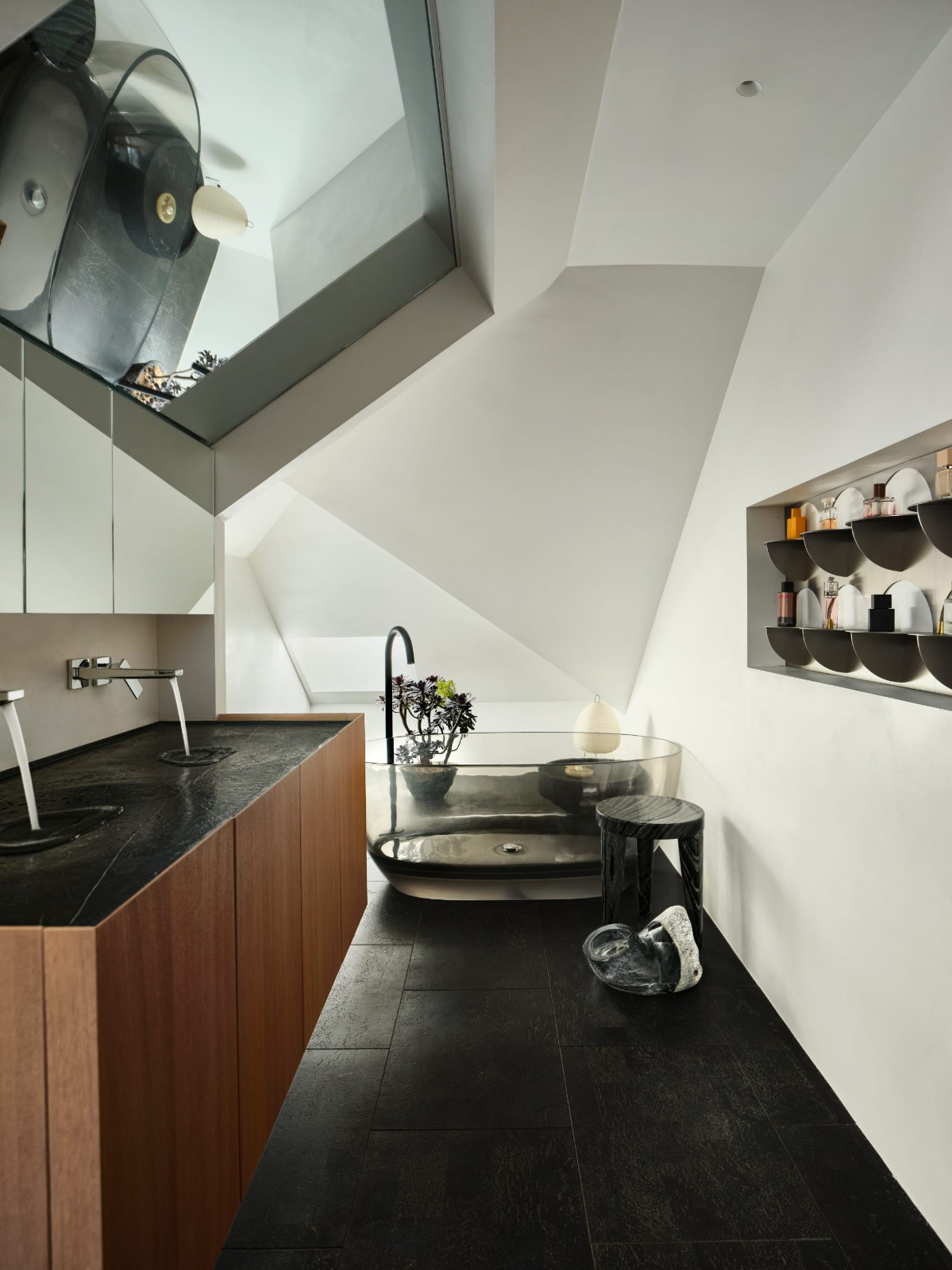 现代折衷与艺术的交织:复式空间“不被定义的家”设计丨HURR赫设计-48