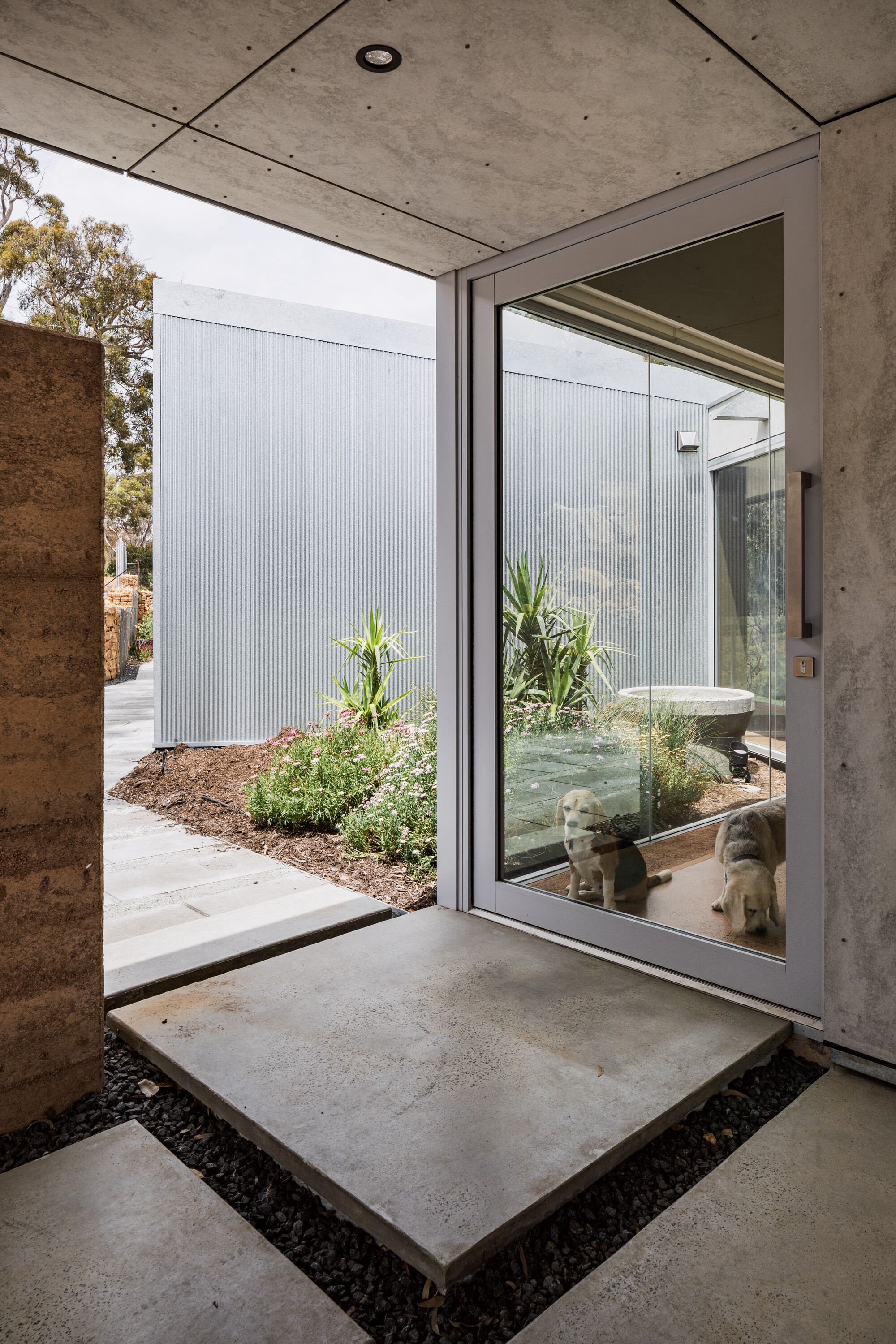 快速成交房屋交易;快速完成房屋买卖(注:Rapid Close House 不是常见标准表达,推测可能是在房产交易语境中表示快速完成房屋买卖流程,这里给出一种较合理的理解翻译) 丨Philip Stejskal Architecture-6